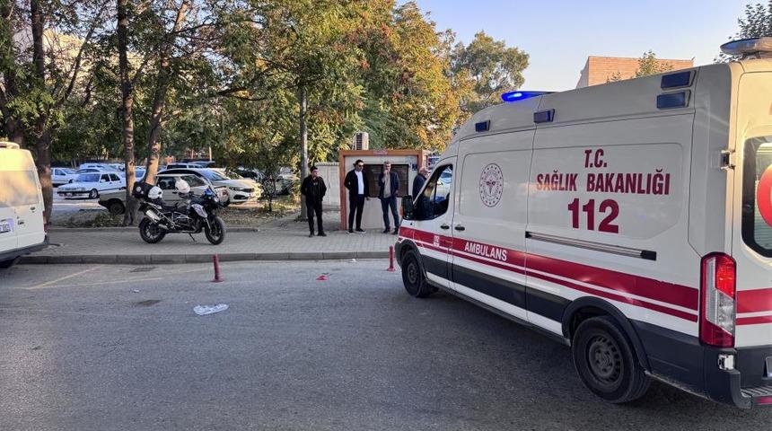 Kavşaktan d&ouml;nen motosikletli Yunus ekibi kaza yaptı: 2 polis yaralı