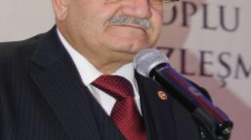 &Ccedil;orum Belediyesi'nde &ccedil;alışan iş&ccedil;ilerin s&ouml;zleşme sevinci