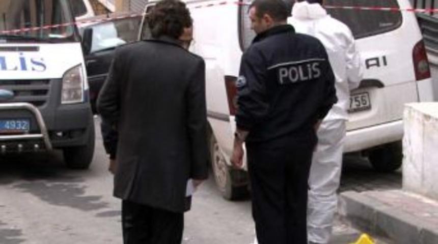 Elleri ve ayakları bağlanıp bı&ccedil;aklanarak &ouml;ld&uuml;r&uuml;ld&uuml;