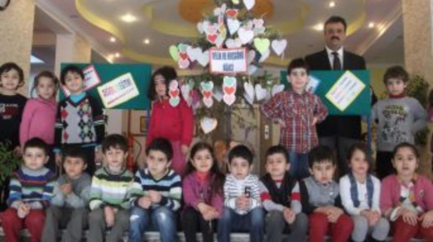 Anaokulu &ouml;ğrencileri diktikleri fidana &lsquo;iyilik ve hoşg&ouml;r&uuml;&rsquo; adını verdi
