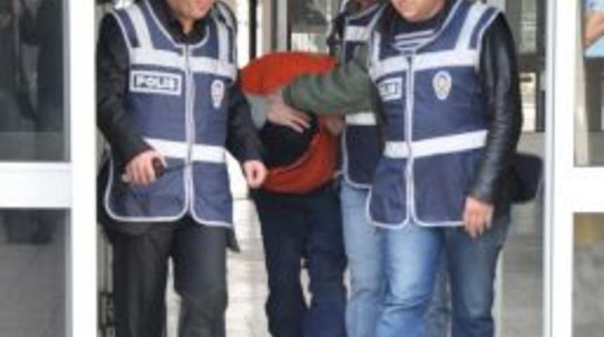Polis m&uuml;d&uuml;r&uuml;n&uuml; şehit eden zanlı, adliyeye &ccedil;ıkarıldı