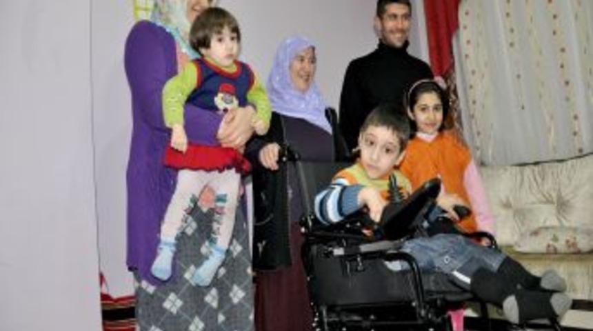 6 yıl &ouml;nce hayata engelli başlayan Muhammed&rsquo;e tekerlekli sandalye
