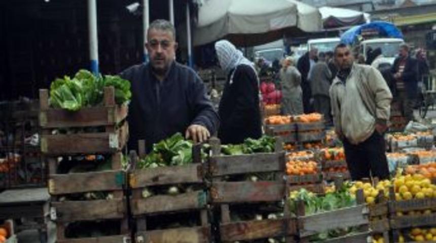 Arazileri sular altında kalan &ccedil;ift&ccedil;i devletten destek bekliyor