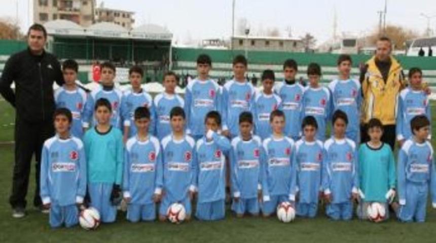 U-11 futbol turnuvasında T&uuml;rkiye'yi depremzede minikler temsil edecek