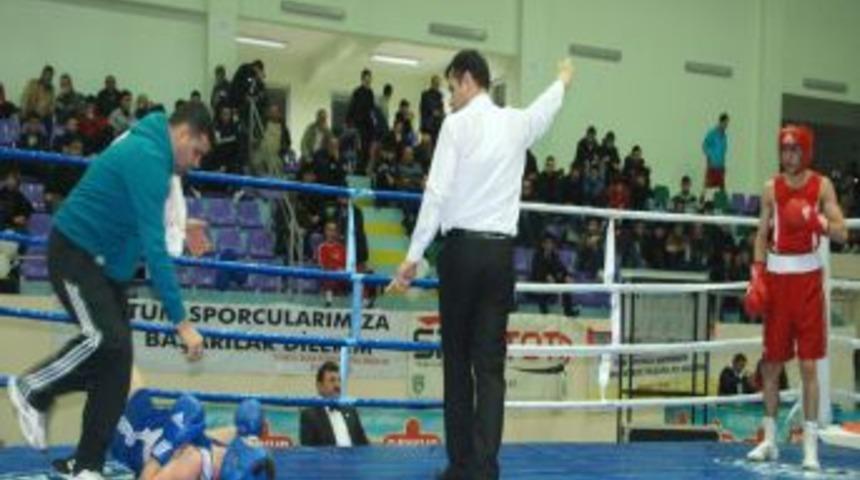 Fenerbah&ccedil;eli boks&ouml;rlerin başarısı kafileyi sevindiriyor