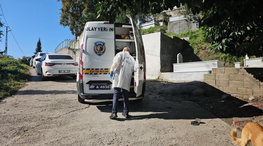 Emekli polis memuru mezarlıkta &ouml;l&uuml; bulundu