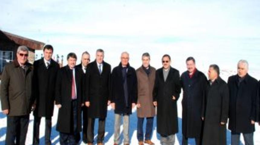 B&uuml;y&uuml;kşehir belediye başkanları Erciyes&rsquo;teki tesislere hayran kaldı