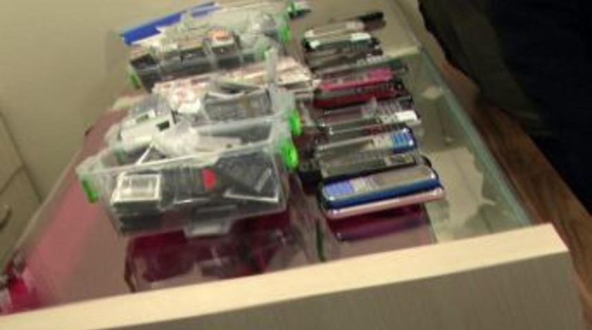 Batman&rsquo;da g&uuml;mr&uuml;k ka&ccedil;ağı cep telefonu operasyonu