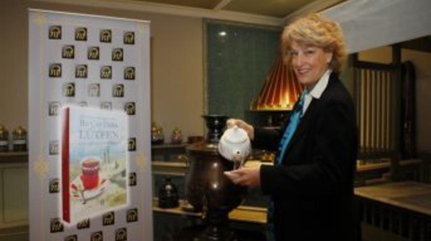 T&uuml;rk dostu yazar Branning, Singapur&rsquo;da T&uuml;rk &ccedil;ayını anlatacak