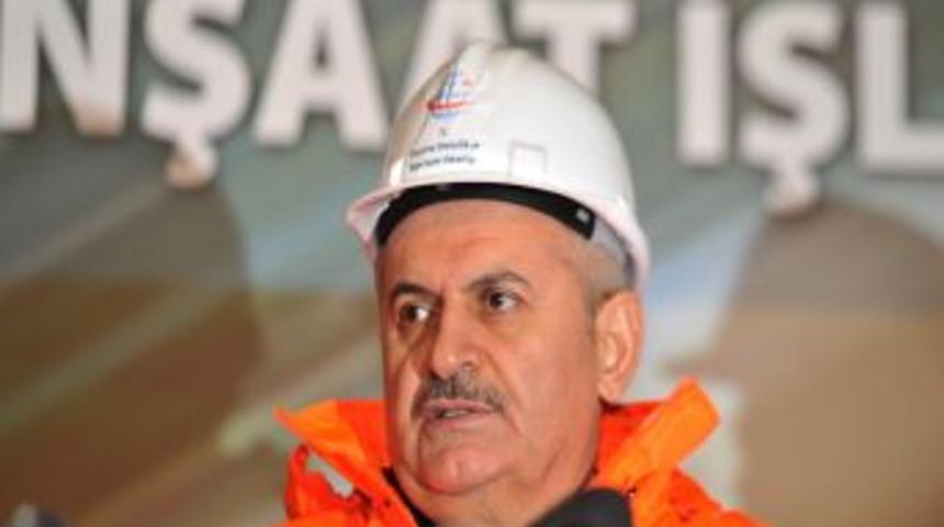 Binali Yıldırım Ke&ccedil;i&ouml;ren Metrosu'nda incelemelerde bulundu