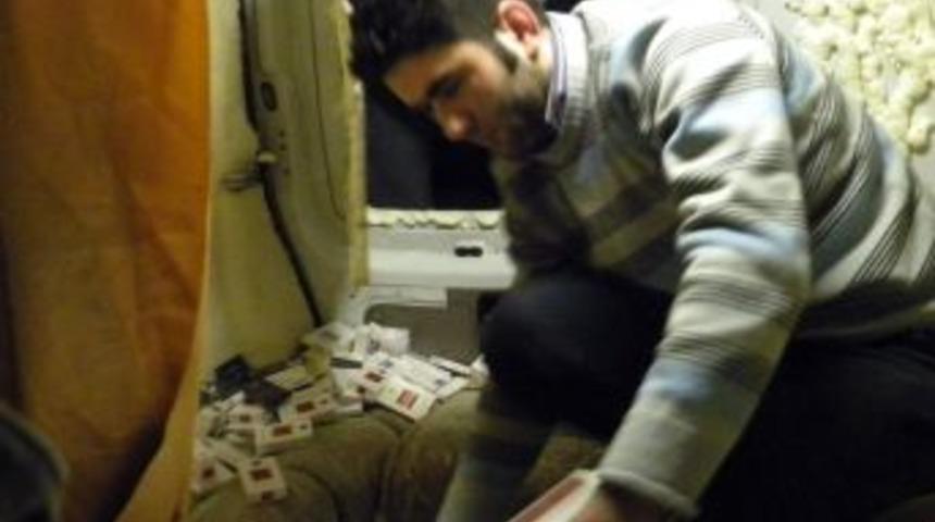 Yabancı plakalı ara&ccedil;ta 10 bin paket ka&ccedil;ak sigara ele ge&ccedil;irildi