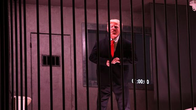 Görenler dönüp bir daha baktı: Trump İran'da hapse atıldı! 