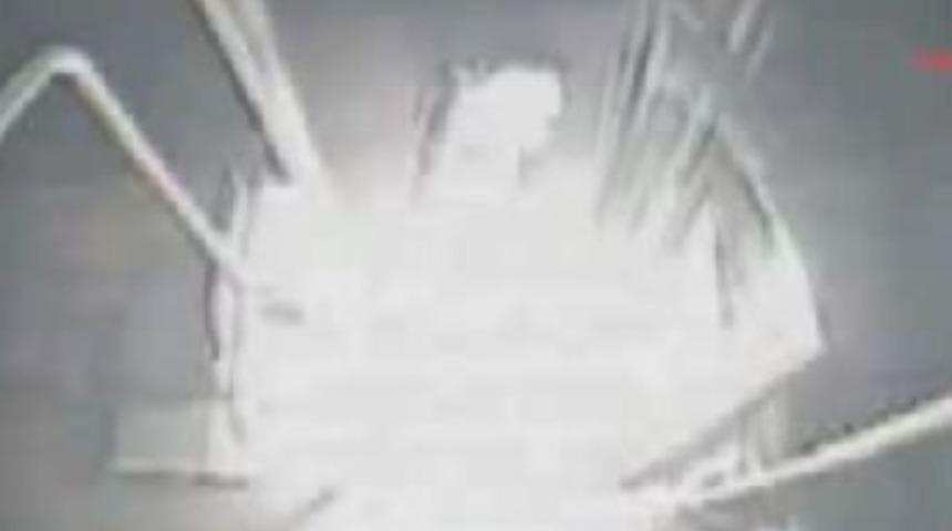 PKK sempatizanları otob&uuml;s&uuml; b&ouml;yle yaktı