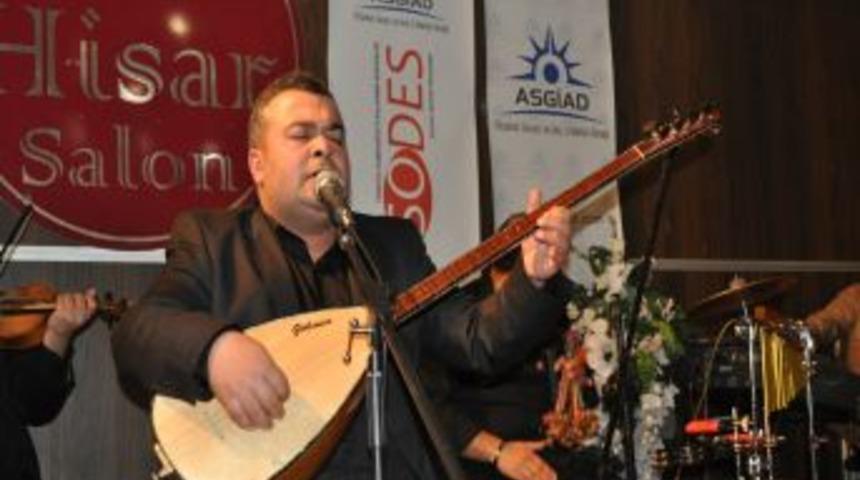 G&ouml;kmen, t&uuml;rk&uuml;lerini &ouml;ğrenciler i&ccedil;in s&ouml;yledi