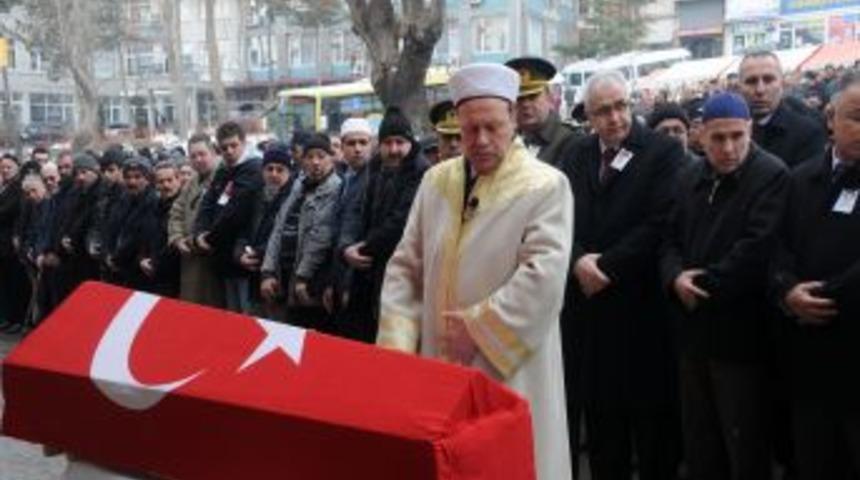 Şehit polis &Ccedil;orum'da son yolculuğuna uğurlandı