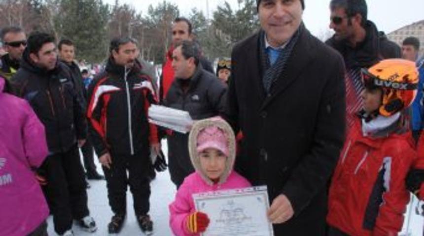 Yakutiye Belediyesi &ccedil;ocuklara kayak sporunu sevdirdi