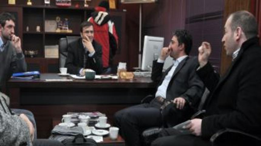 Gen&ccedil;ler sivil anayasa i&ccedil;in kolları sıvadı