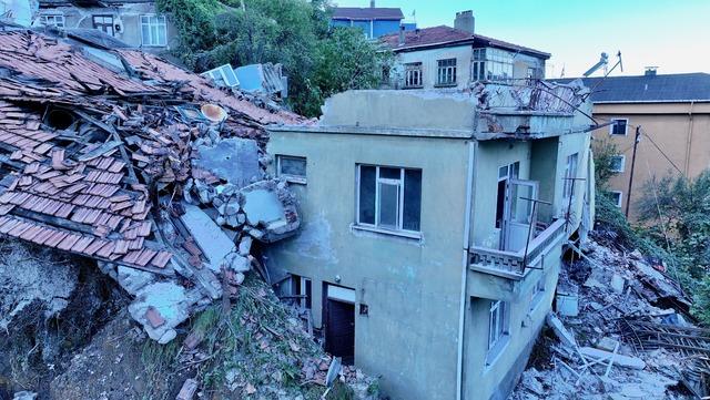 Zonguldak ta çöken binanın çevresindeki 7 bina tedbiren boşaltıldı 8