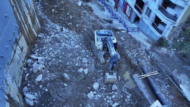 Zonguldak ta &ccedil;&ouml;ken binanın &ccedil;evresindeki 7 bina tedbiren boşaltıldı 7