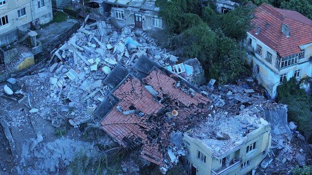 Zonguldak ta çöken binanın çevresindeki 7 bina tedbiren boşaltıldı 5