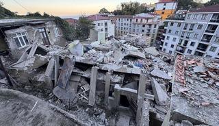 Zonguldak'ta &ccedil;&ouml;ken binanın &ccedil;evresindeki 7 bina tedbiren boşaltıldı