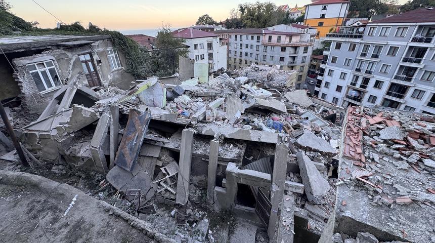 Zonguldak'ta &ccedil;&ouml;ken binanın &ccedil;evresindeki 7 bina tedbiren boşaltıldı