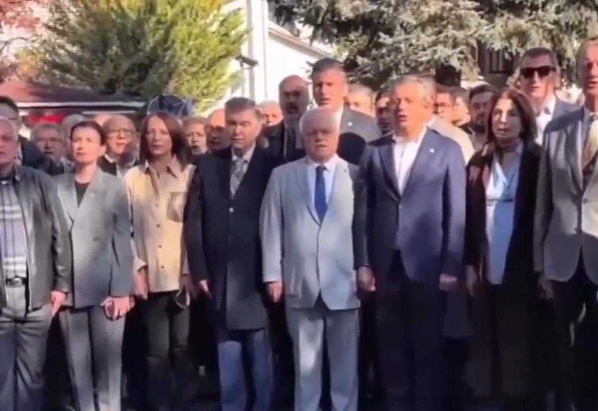Özgür Özel tiz çığlığı duyunca şaşkınlığını gizleyemedi: İstiklal Marşı nda tuhaf an 1