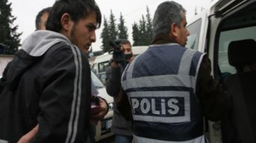 'Yan baktın' tartışması iki genci yaktı