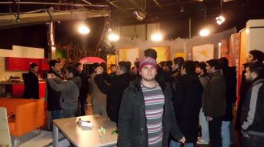 Aİ&Ccedil;&Uuml; &ouml;ğrencileri D&uuml;nya TV'yi ziyaret etti