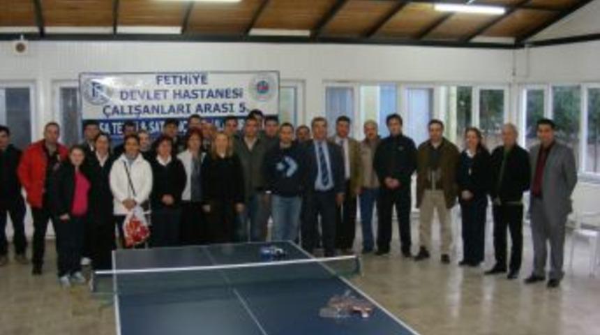 Hastane personeli satran&ccedil; ve masa tenisi turnuvasında stres attı