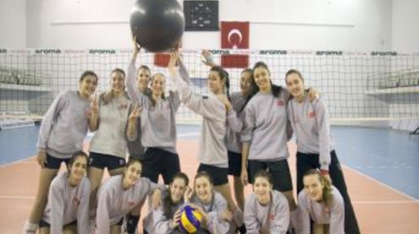 Voleybol'un yıldızları 2013&rsquo;e hazırlanıyor