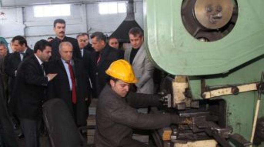 Vali Şent&uuml;rk, Yerk&ouml;y&rsquo;de incelemelerde bulundu