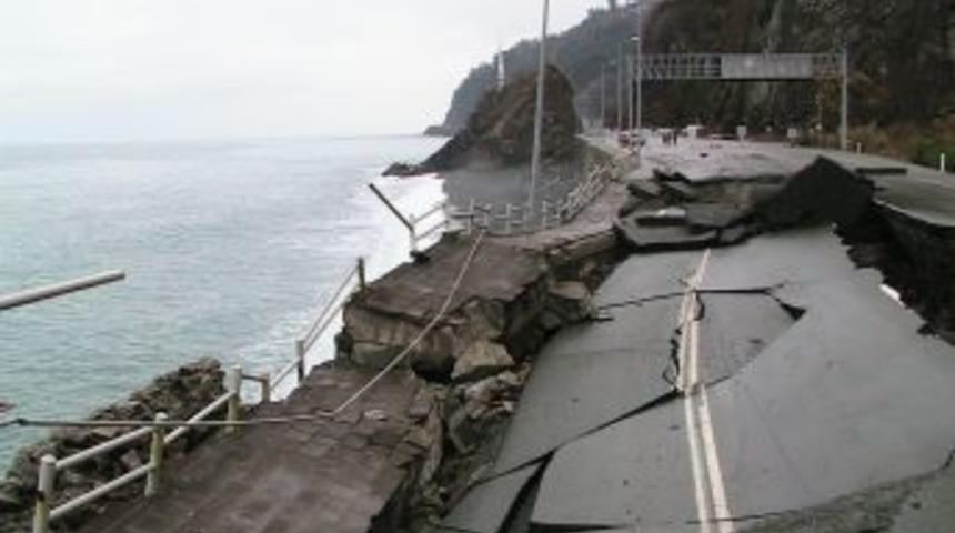 Hopa Sarp Karadeniz Sahil Yolu &ccedil;&ouml;kt&uuml;