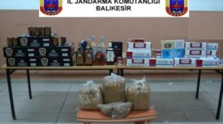 Balıkesir'de ka&ccedil;ak sigara ve i&ccedil;ki ele ge&ccedil;irildi
