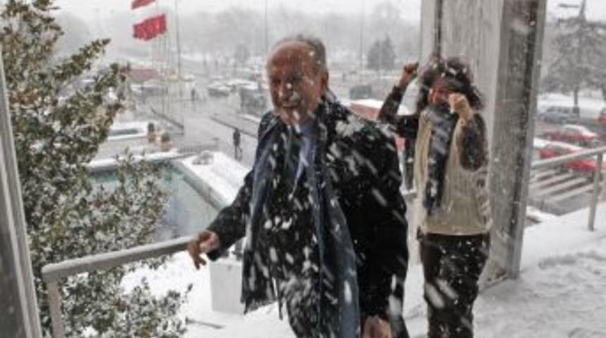 Topbaş&rsquo;ın kartopu keyfi