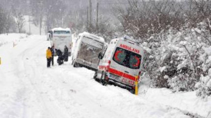 Hamile kadını kar timi kurtardı
