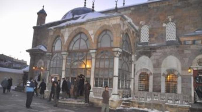 Yozgat Belediyesi'nden cami cemaatine sabah kahvaltısı ikramı