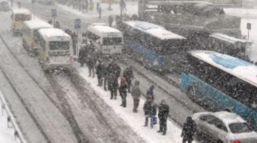 İstanbul&rsquo;da kar &ccedil;ilesi