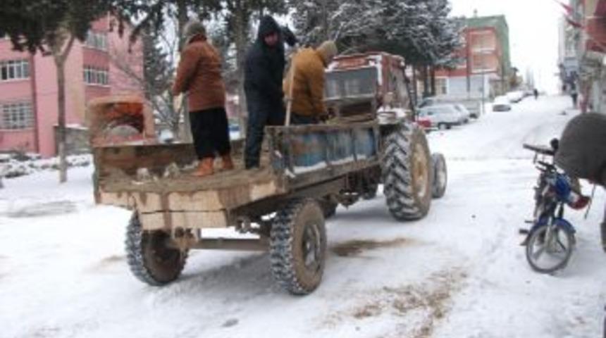 G&uuml;lnar'da kar kalınlığı 60 santimetreyi buldu