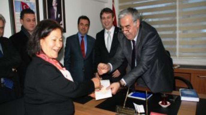 AK Parti İzmir İl Başkanı Akay, iki haftada 15 il&ccedil;e dolaştı