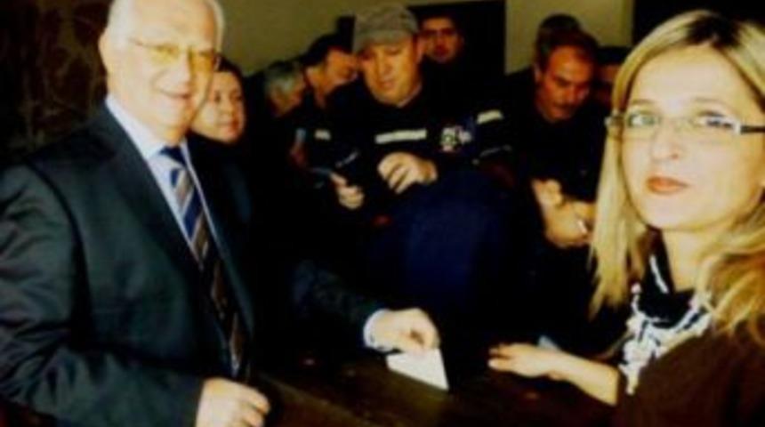 Mezitli'de se&ccedil;imler s&uuml;r&uuml;yor