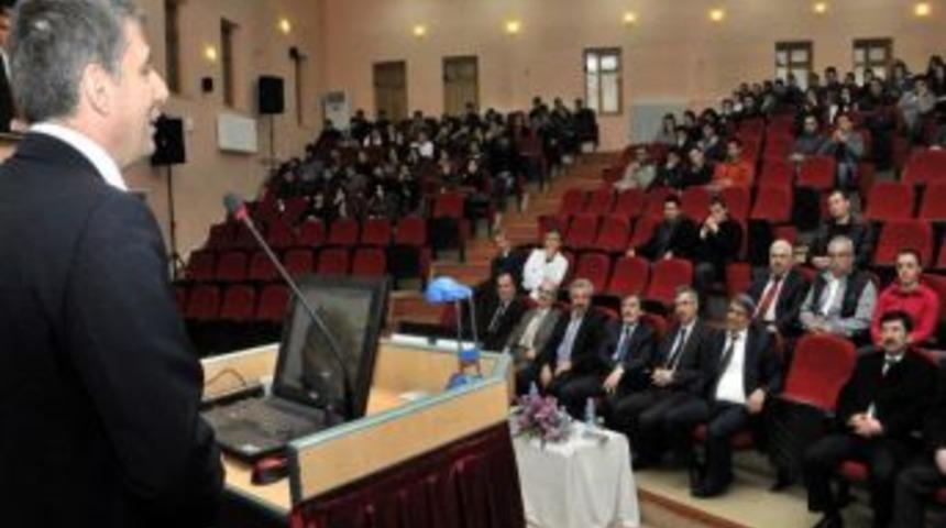 Erzincan &Uuml;niversitesi'nde coğrafya konferansı verildi
