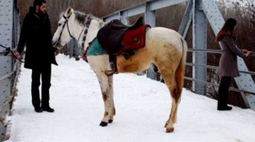 İlk K&uuml;rt&ccedil;e dizi Mem-&ucirc; Z&icirc;n&rsquo;de &lsquo;motor&rsquo; denildi