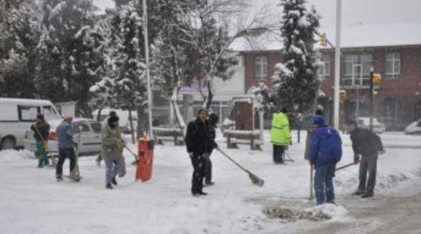 Zile'de kar temizleme &ccedil;alışmaları