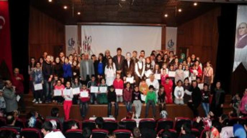 Gen&ccedil; tiyatrocular mezun oldu