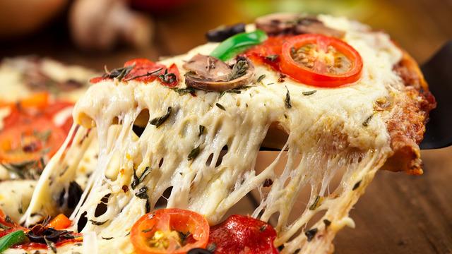 Evde yapılan pizza neden dışarıdaki gibi olmuyor? Sorun malzemede değil