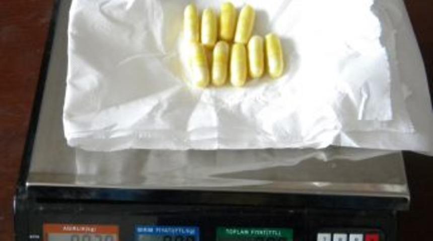 İsvi&ccedil;re'nin uyarısı kadın kuryeyi yakalattı