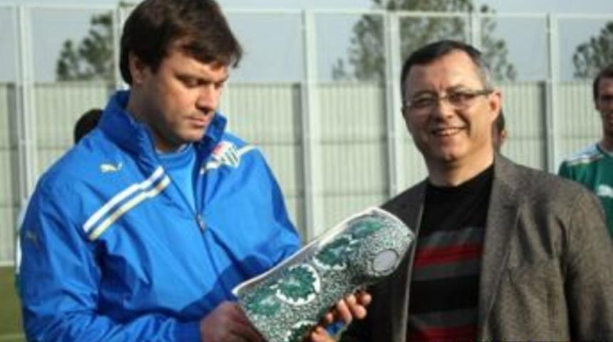 Uslu&rsquo;yu dakikalarca alkışladılar