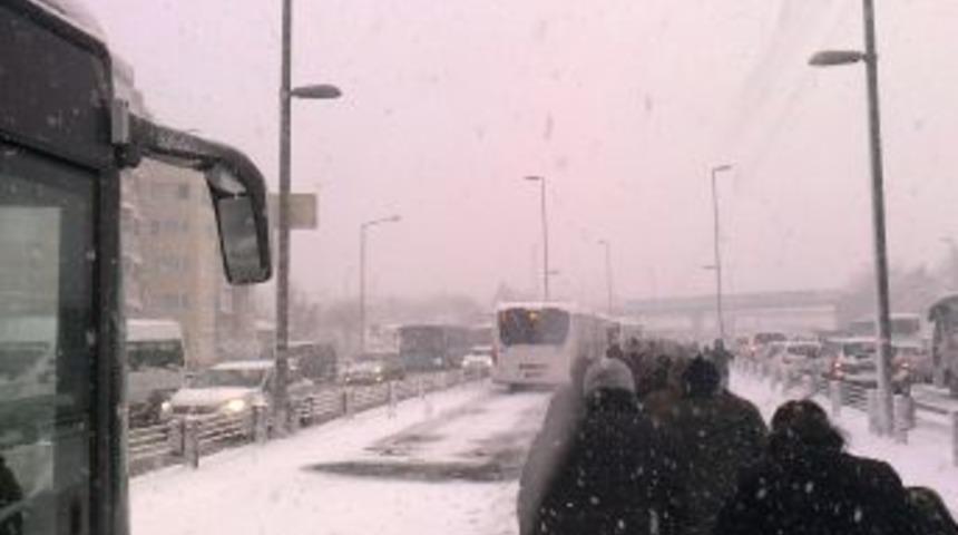Kar mağduru vatandaşlar, o anları telefona kaydetti