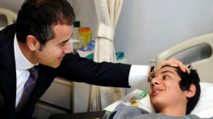 Ter&ouml;r mağduru genci Bakan Kılı&ccedil; okutacak